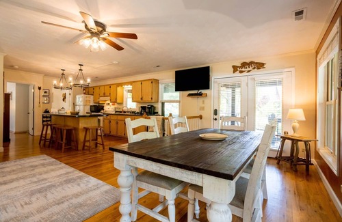 Draper Cabin | Riverfront/Easy River Access/Flat Yard 3BS10