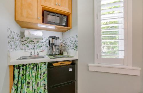 LaBelle Apartment | Riverfront Florida Studio with Pool and Hot Tub Access