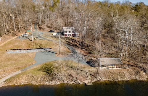 Lynchburg House | Riverfront hidden gem, ground floor open space!