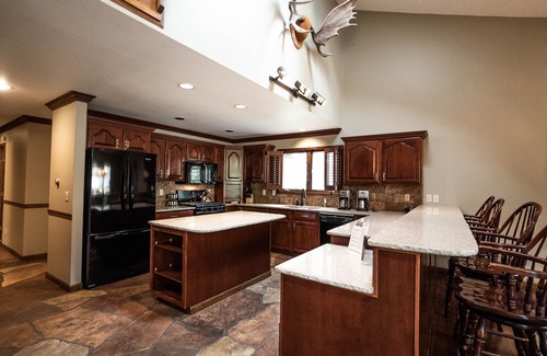 Aspen Brook House | Riverfront, hiking from the front door, minutes to RMNP