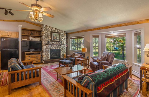 San Juan River Village House | Riverfront Home w/Hot Tub ~ 19 Mi to Wolf Creek!