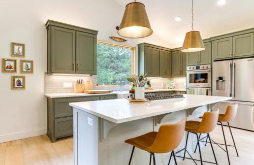 Huntsville House | Riverfront Huntsville Cabin with Views and Kayaks!