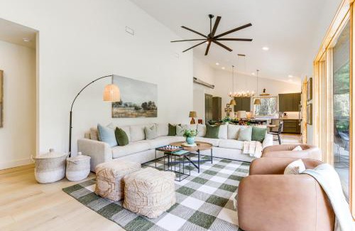 Huntsville House | Riverfront Huntsville Cabin with Views and Kayaks!