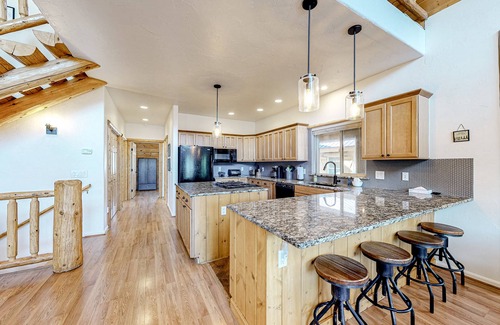 San Juan River Village House | Riverfront Lodge | Hot Tub | Game Room