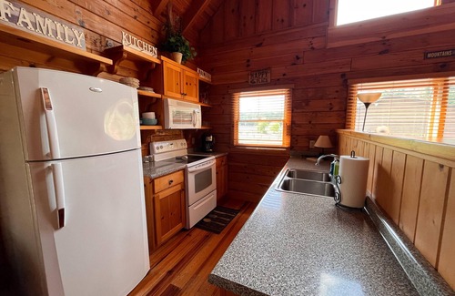 Choestoe Cabin | Riverfront Log Cabin with Hot Tub-Tubing on the River, Pet Friendly.
