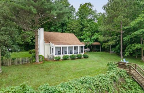 Surry House | Riverfront Oasis Kayaks, Private Beach, & More