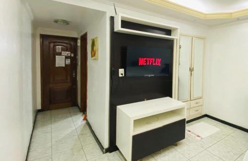 Centro Apartment | Riverfront Retreat Prime Location Apartment with Stunning Views of the RioNegro