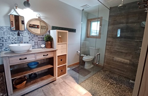 Haliburton Cottage | Riverfront Serenity ion Drag - Wheelchair accessible loft