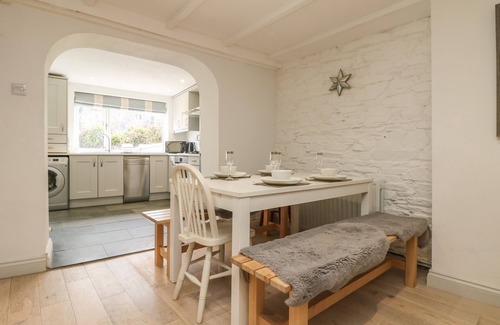 Wadebridge Cottage | RIVERSDALE COTTAGE, pet friendly, with a garden in Wadebridge