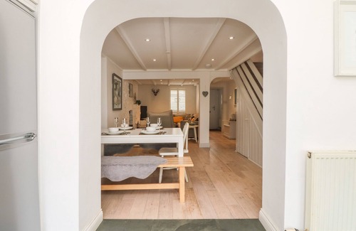 Wadebridge Cottage | RIVERSDALE COTTAGE, pet friendly, with a garden in Wadebridge