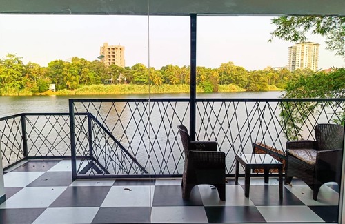 Aluva Apartment | Riverside 2 bedroom house with pool