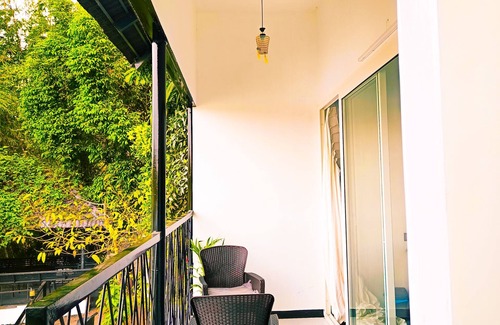 Aluva Apartment | Riverside 2 bedroom house with pool