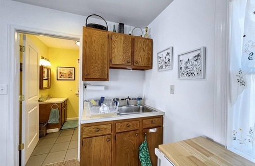 Columbia Condo | Riverside 2BR w/Kayak & Trails Nearby