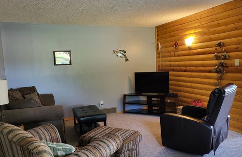 Drumheller Cabin | Riverside Cabaña in the Badlands!
