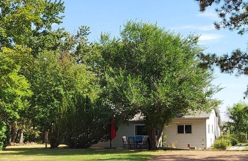 Drumheller Cabin | Riverside Cabaña in the Badlands!
