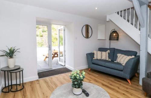 Keswick House | Riverside Cottage No 4