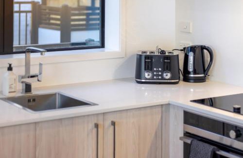 Christchurch City Centre Apartment | Riverside Escape near Hagley Park and Hospital