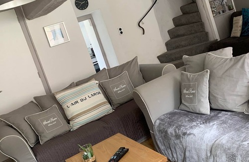 Josselin House | Riverside house with heated outdoor pool, jacuzzi and chateau views