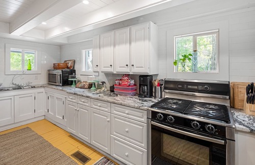 Folly Beach House | Riverside Inn and Cottages