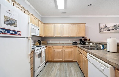 Little River Apartment | Riverside Relaxation – Golf, Beach & More