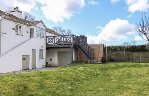 Newby Bridge Cottage | RIVERSIDE RETREAT, pet friendly, with a garden in Newby Bridge