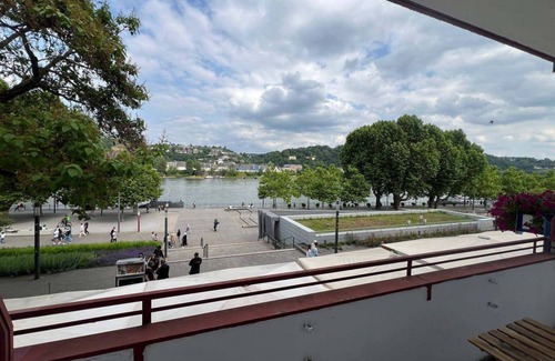 Altstadt Apartment | Riverside Retreat in Koblenz
