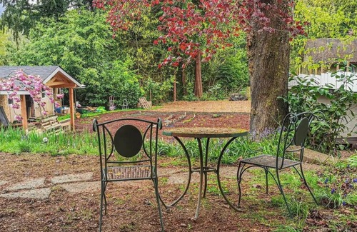 Lake Cowichan House | Riverside Squirrel Hut at The Fig and Filbert