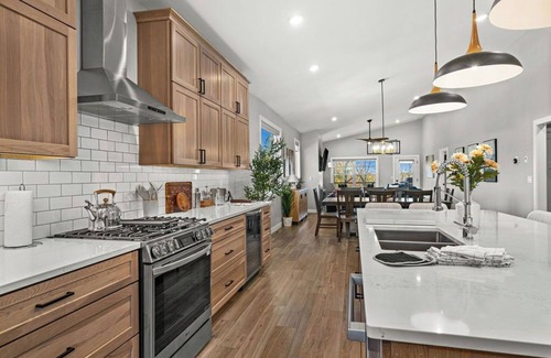 Duluth House | RiverWest Rivers Edge on the River - Brand New - Hot Tub