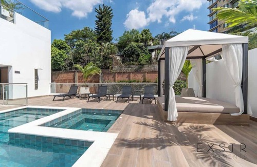 Cali Apartment | RM 1102 | Luxurious Suite | Pool | Gym | Security