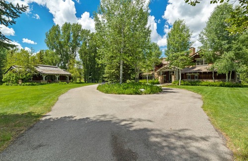 John Dodge House | RMR: Grand View Retreat Home in Wilson