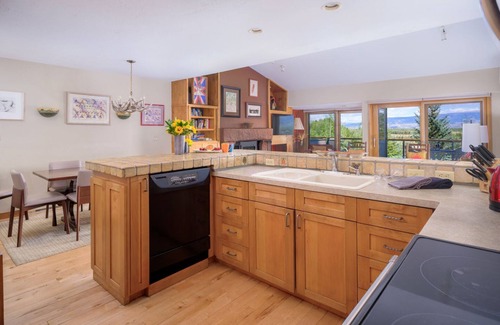 Teton Village House | RMR: Snow Ridge 4 Condo in Teton Village