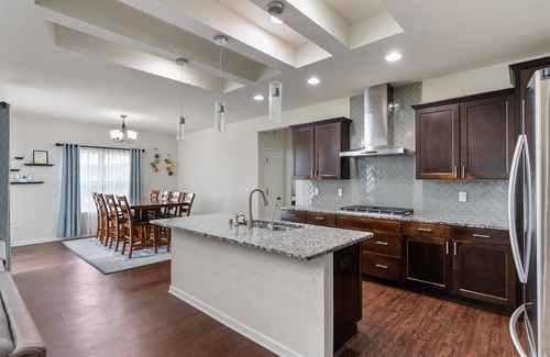 Brookfield House | RNC RENTAL- Spacious 5-bedroom house in Menomonee Falls