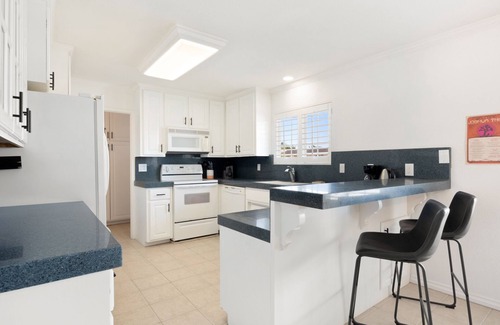 Yucca Valley House | π¦ Roadrunner Inn - Pool, Hot Tub, BBQ and Fire Pit! π¦