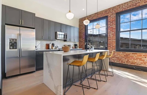 Arts/Warehouse District Hotel | Roami at Brassline Group Friendly #83