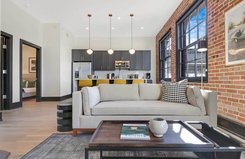 Arts/Warehouse District Hotel | Roami at Brassline Group Friendly #83