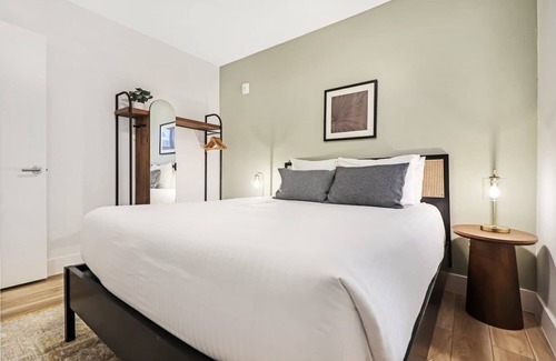 Mid Beach Hotel | Roami at The Carmela | 1 Block to the Beach #10