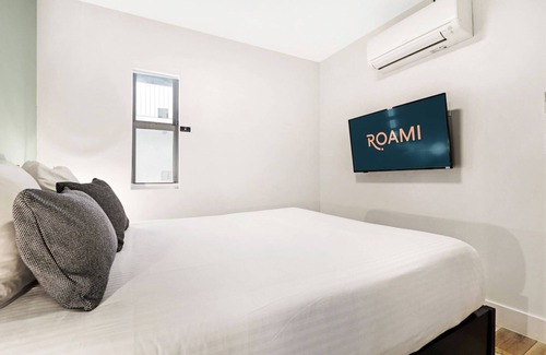 Mid Beach Hotel | Roami at The Carmela | 1 Block to the Beach #10