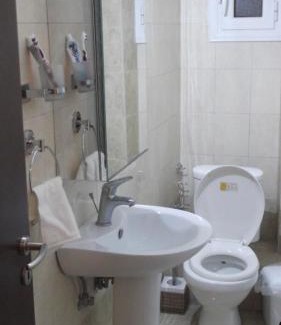 Ampelokipoi-Menemeni Apartment | Roberto's Studio