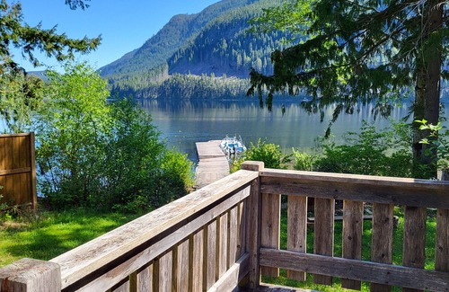 Campbell River Cabin | Roberts Lake ResortnSandybeach, fishing,hiking, pet friendly