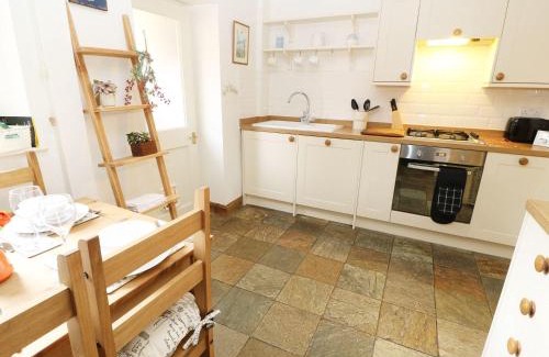 Beeley House | Robin Cottage - 2 The Meadows