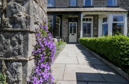 Kendal House | Robin's Retreat