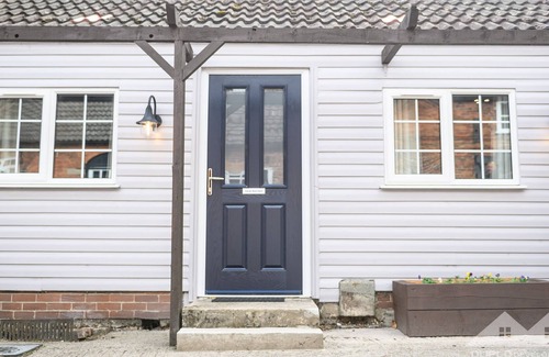 Markham Moor Cottage | Robinson Apartment - a 1 bedroom apartment that sleeps 2 to 4 guests