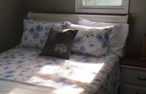 Ameliasburgh House | Roblin Lake - Waterfront stay PEC