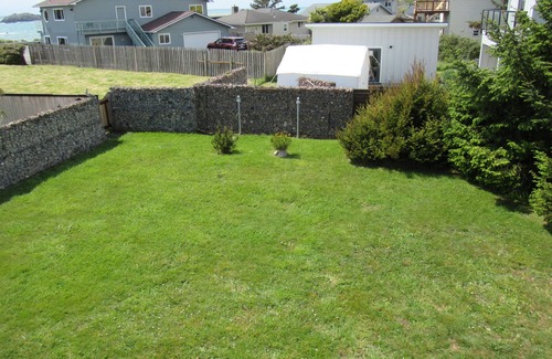 Crescent City North Cottage | Rock and Wave Cottage At The Beach