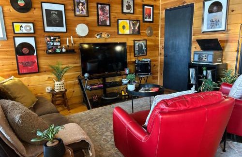 Mid America House | Rock N Roll Lake Haus