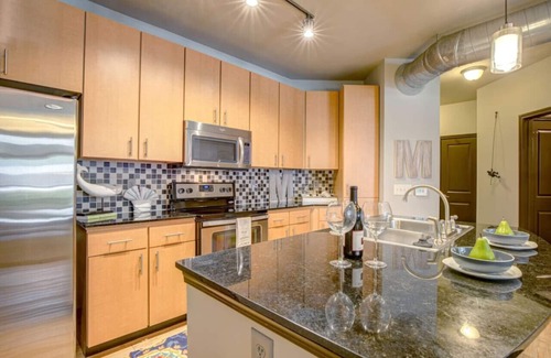 Charlotte Apartment | Rock Out! Gym, Pool, Free Parking