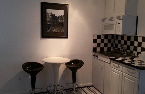 Custer Hotel | Rocket Motel