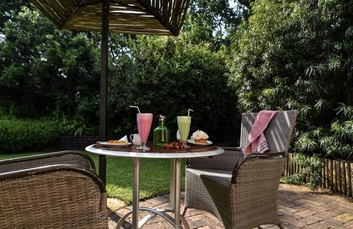 Muldersdrift House | Rockfig Cottage for 2 people with wonderful private terrace in garden!
