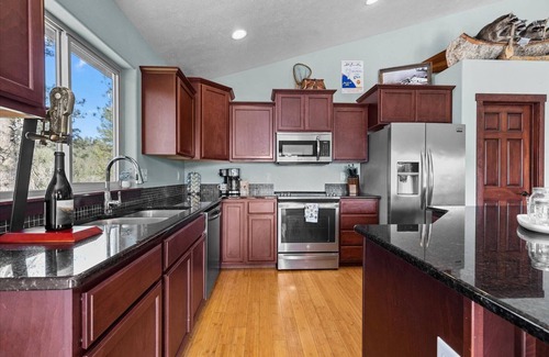 Coeur d'Alene House | Rockford Bay Bliss – Pet-Friendly Home w/Lake View, Fire Pit, Deck, BBQ, Near Marina & Shooters Bar