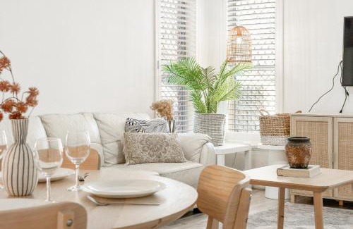 Rockingham House | Rockingham Beach Breeze 2br Retreat